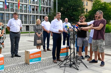 Izjave za medije - Gregor Macedoni